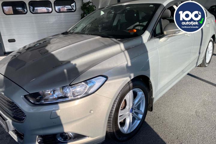 Orange Ford Mondeo fra 2016 set udefra