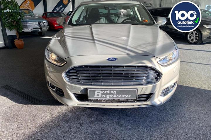 Orange Ford Mondeo fra 2016 set udefra