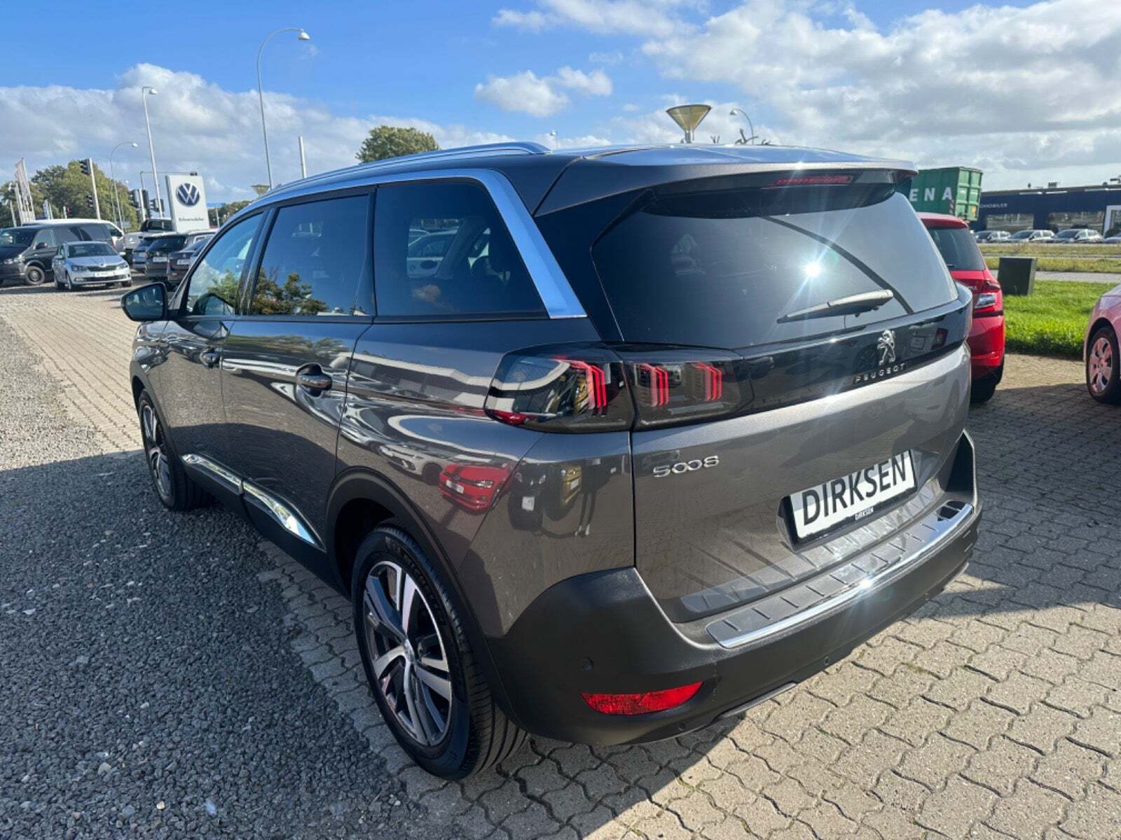 Grå Peugeot 5008 fra 2021