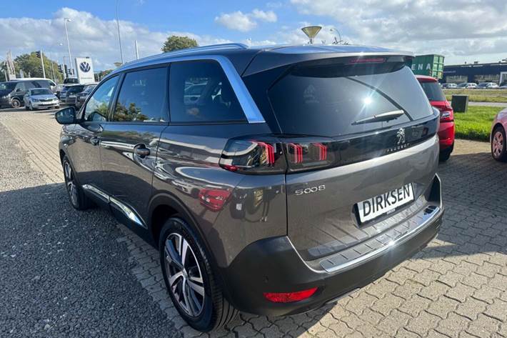 Grå Peugeot 5008 fra 2021