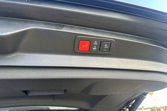 Grå Peugeot 5008 fra 2021