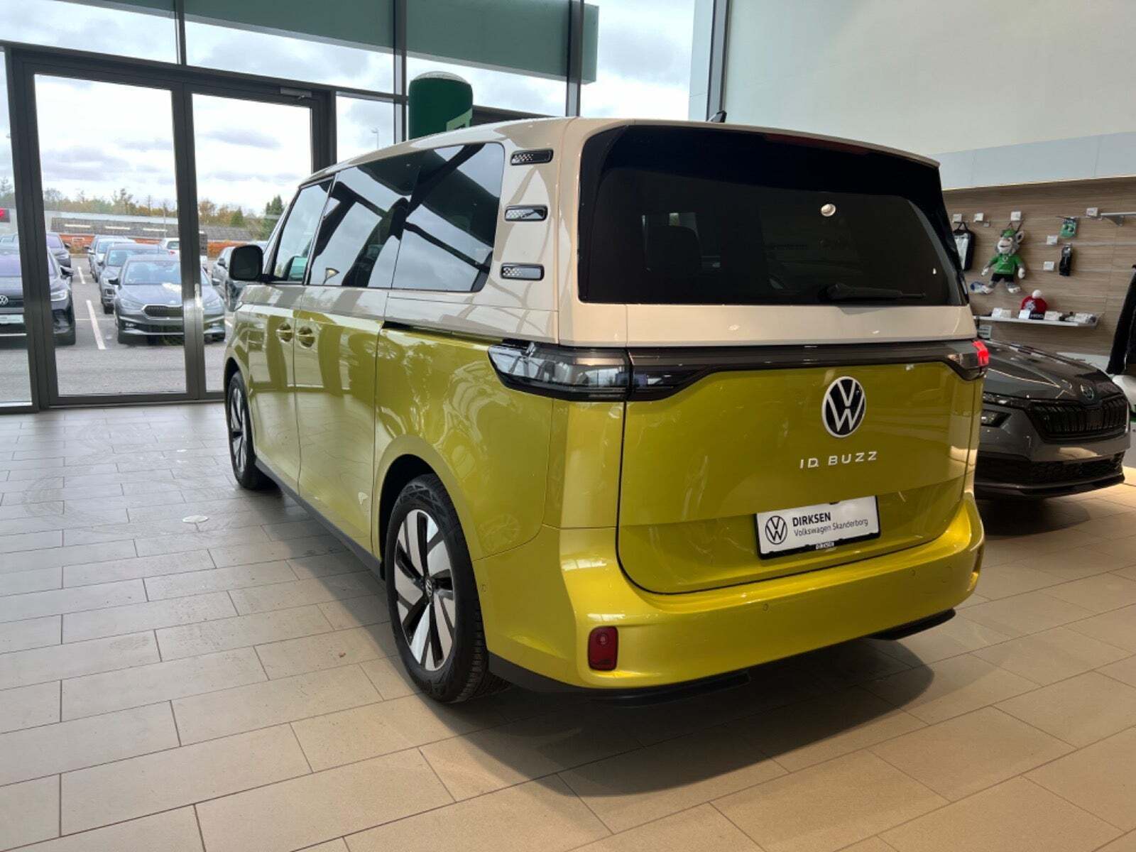 Hvid VW ID.Buzz fra 2023