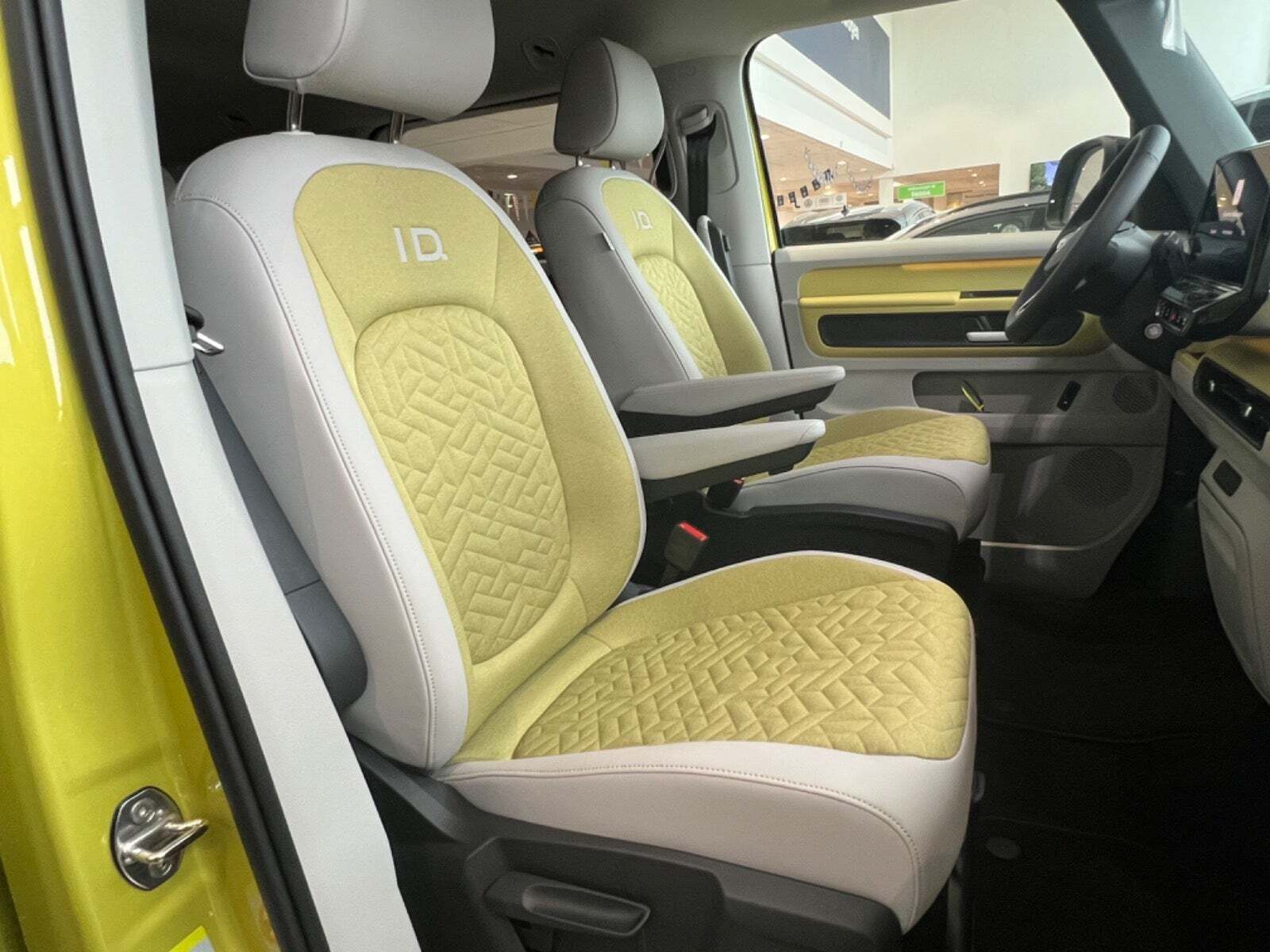 Hvid VW ID.Buzz fra 2023