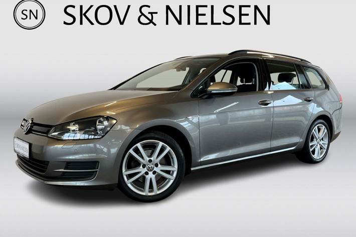 Grå VW Golf VII fra 2015