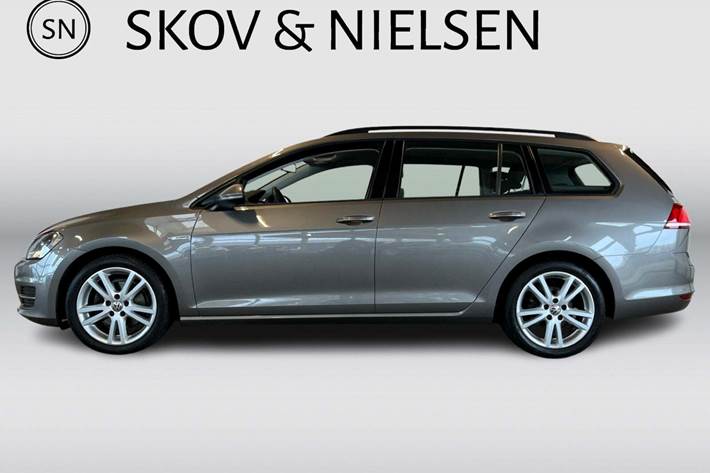 Grå VW Golf VII fra 2015