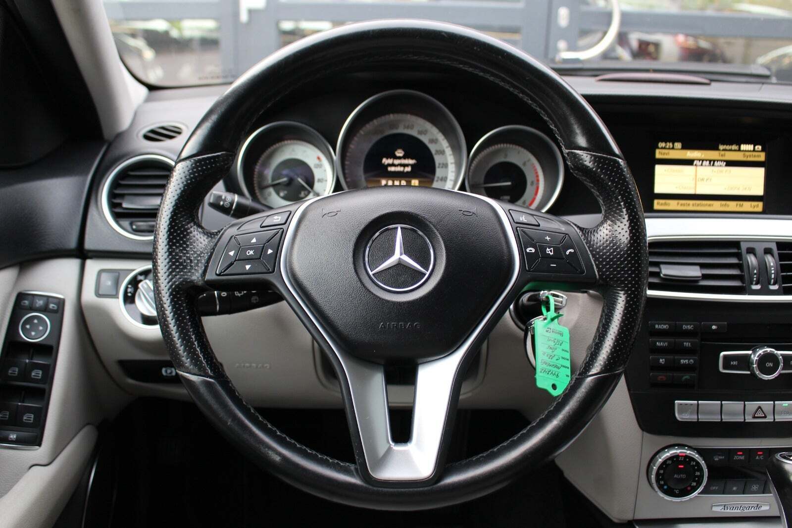 Sort Mercedes C220 fra 2011