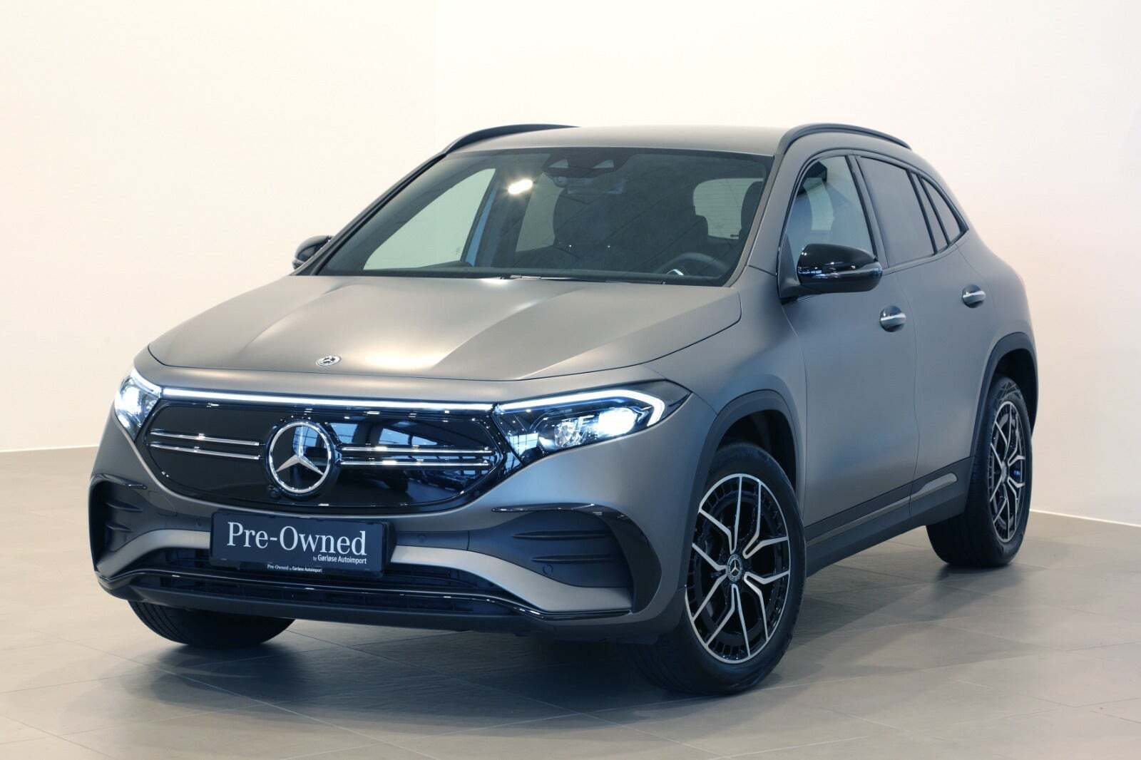 Grå Mercedes EQA250 fra 2023