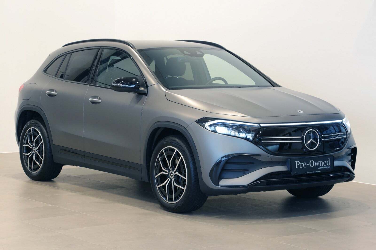 Grå Mercedes EQA250 fra 2023
