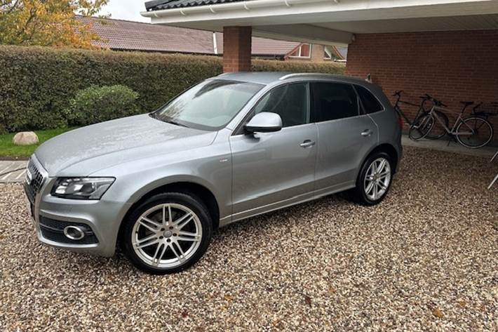 Sølv Audi Q5 fra 2010