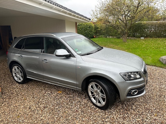 Sølv Audi Q5 fra 2010