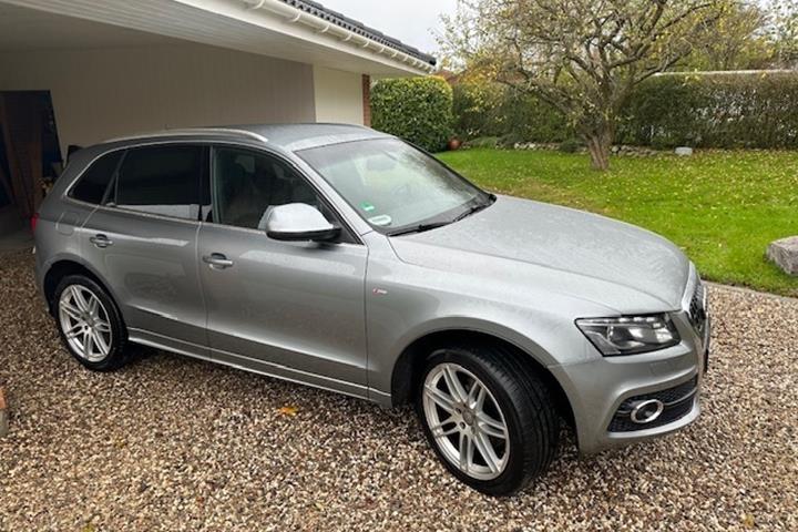 Sølv Audi Q5 fra 2010