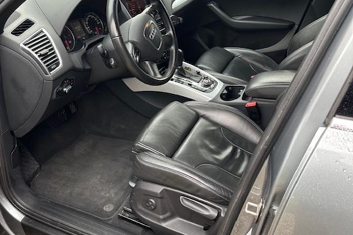 Sølv Audi Q5 fra 2010