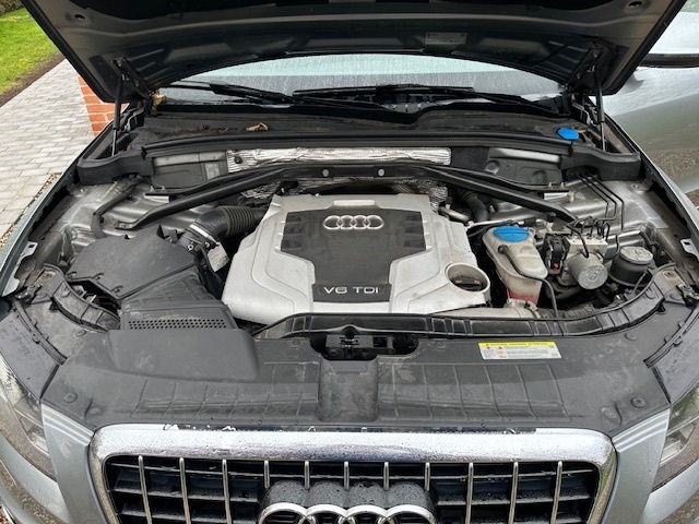 Sølv Audi Q5 fra 2010