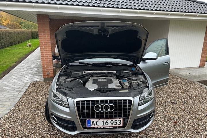 Sølv Audi Q5 fra 2010