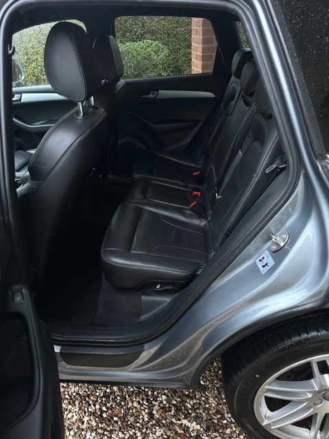 Sølv Audi Q5 fra 2010