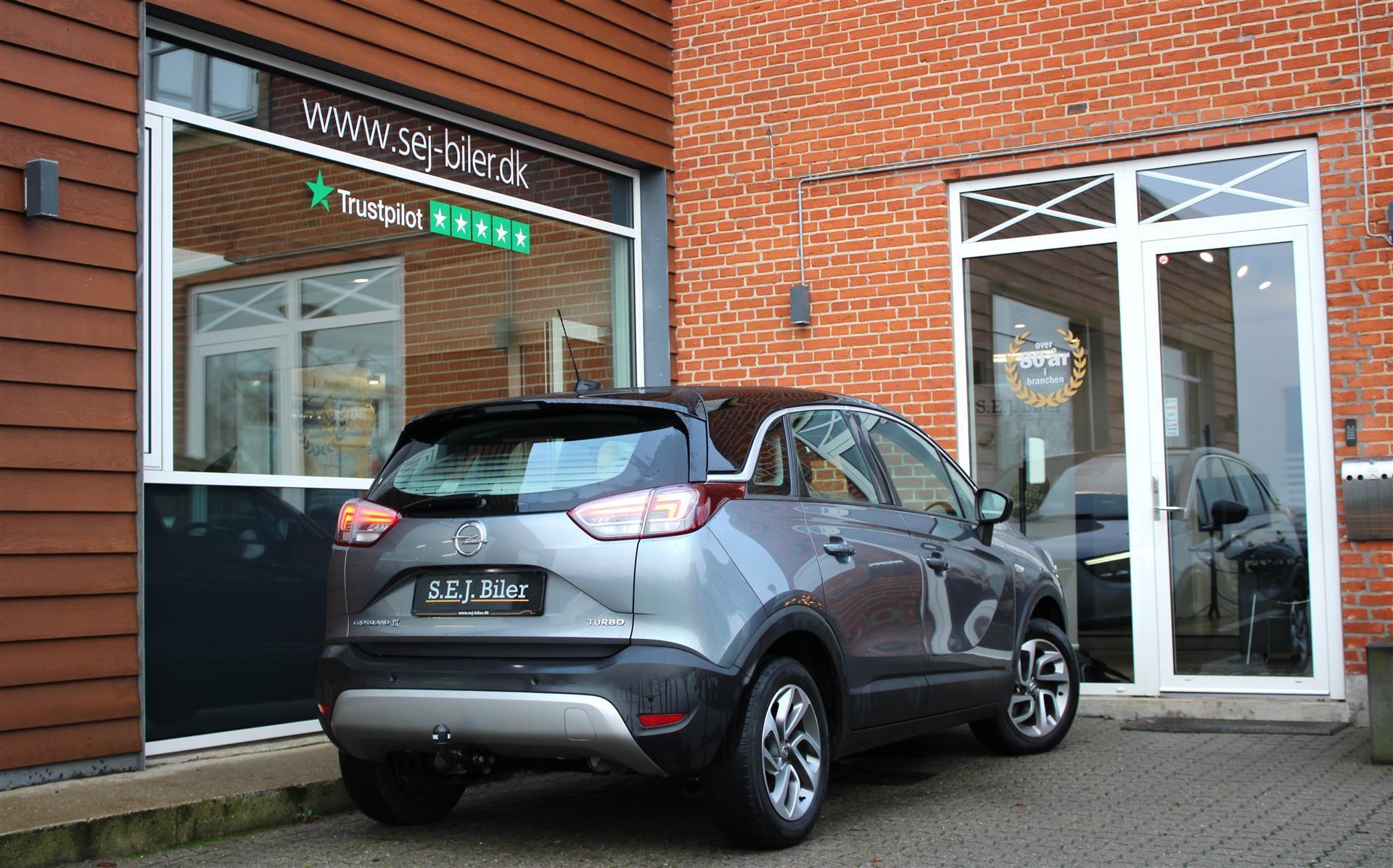 Grå Opel Crossland X fra 2017
