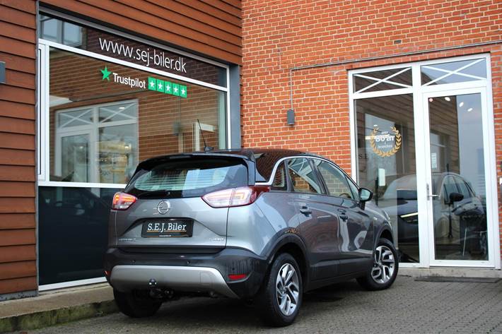 Grå Opel Crossland X fra 2017