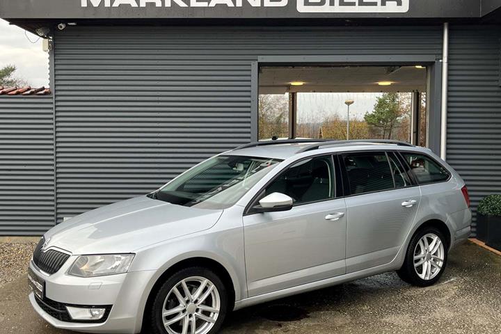 Grå Skoda Octavia fra 2014