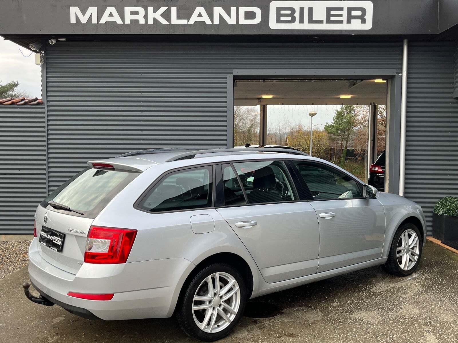 Grå Skoda Octavia fra 2014