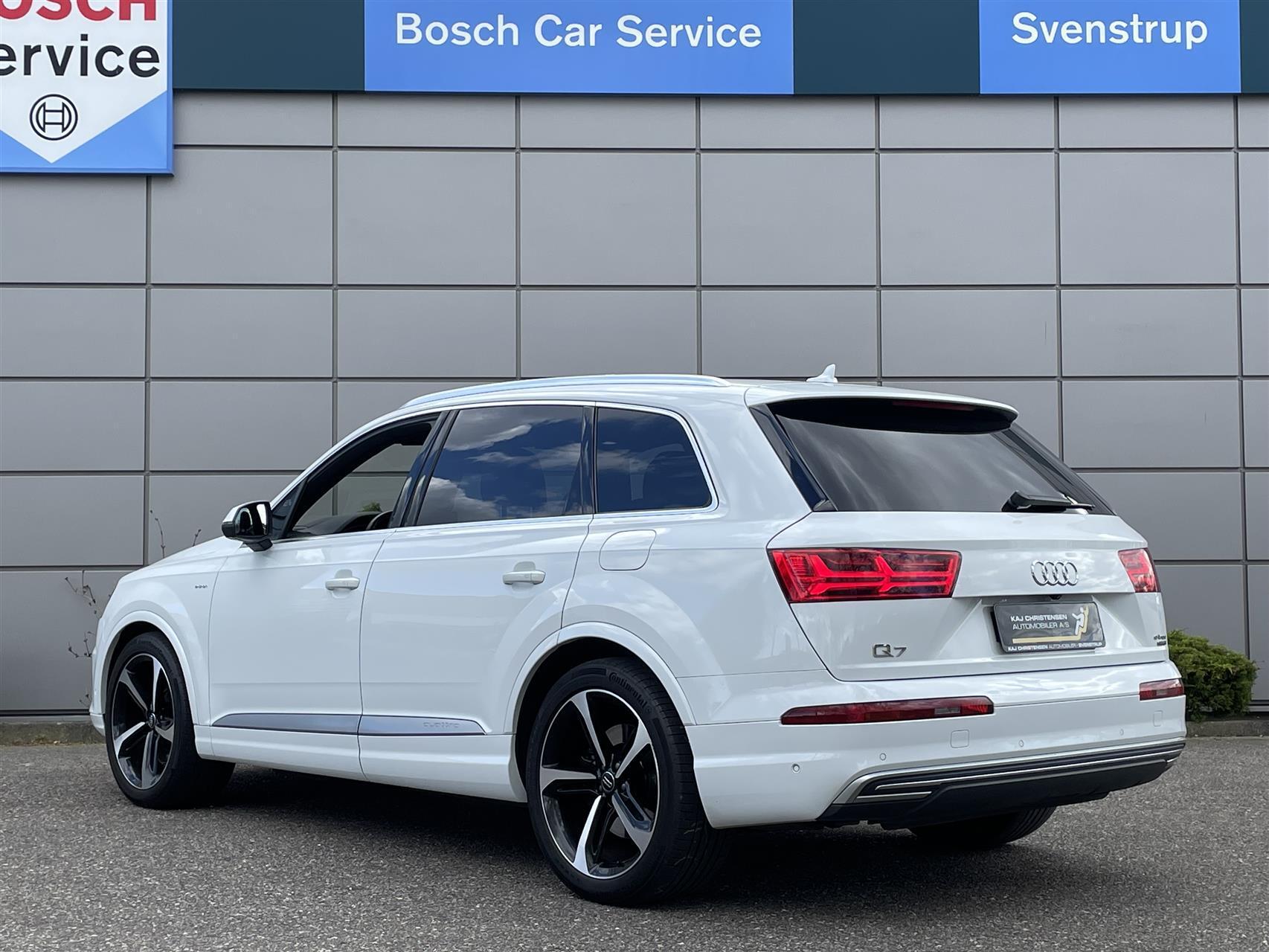 Hvid Audi Q7 fra 2016