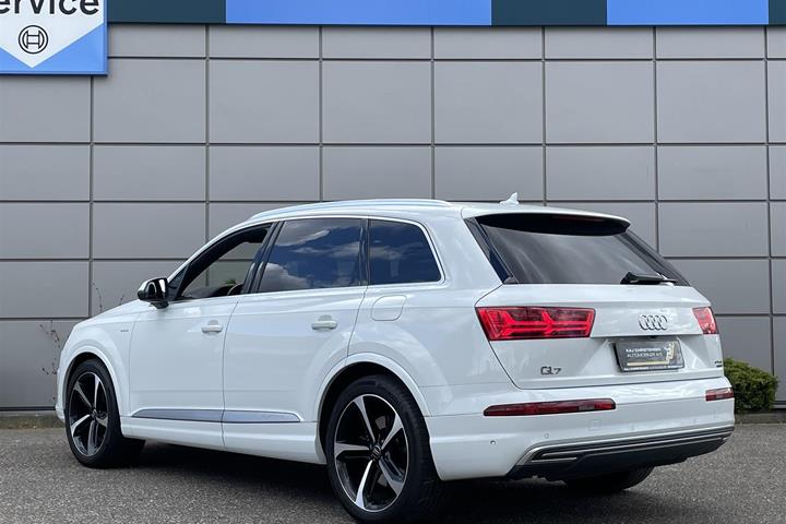 Hvid Audi Q7 fra 2016