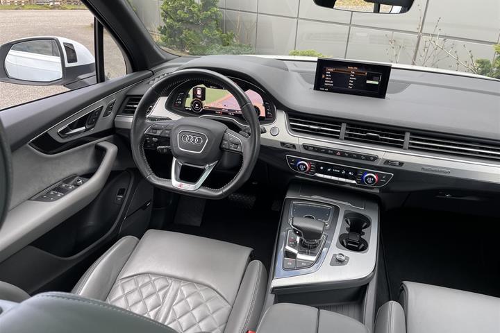 Hvid Audi Q7 fra 2016