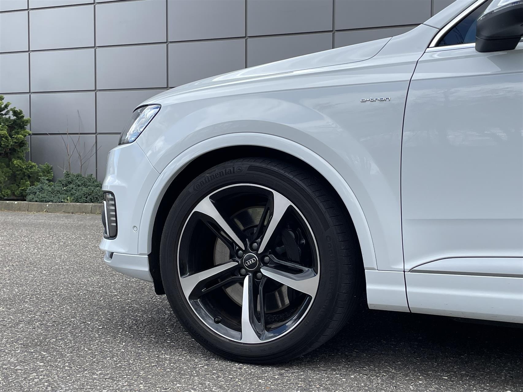 Hvid Audi Q7 fra 2016