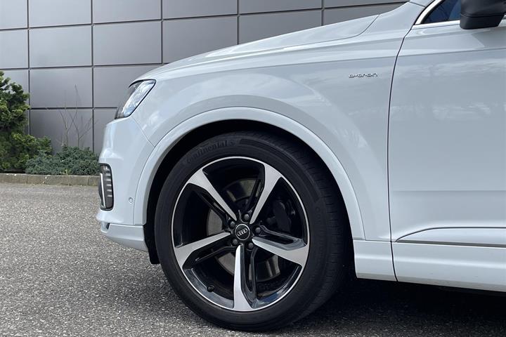 Hvid Audi Q7 fra 2016