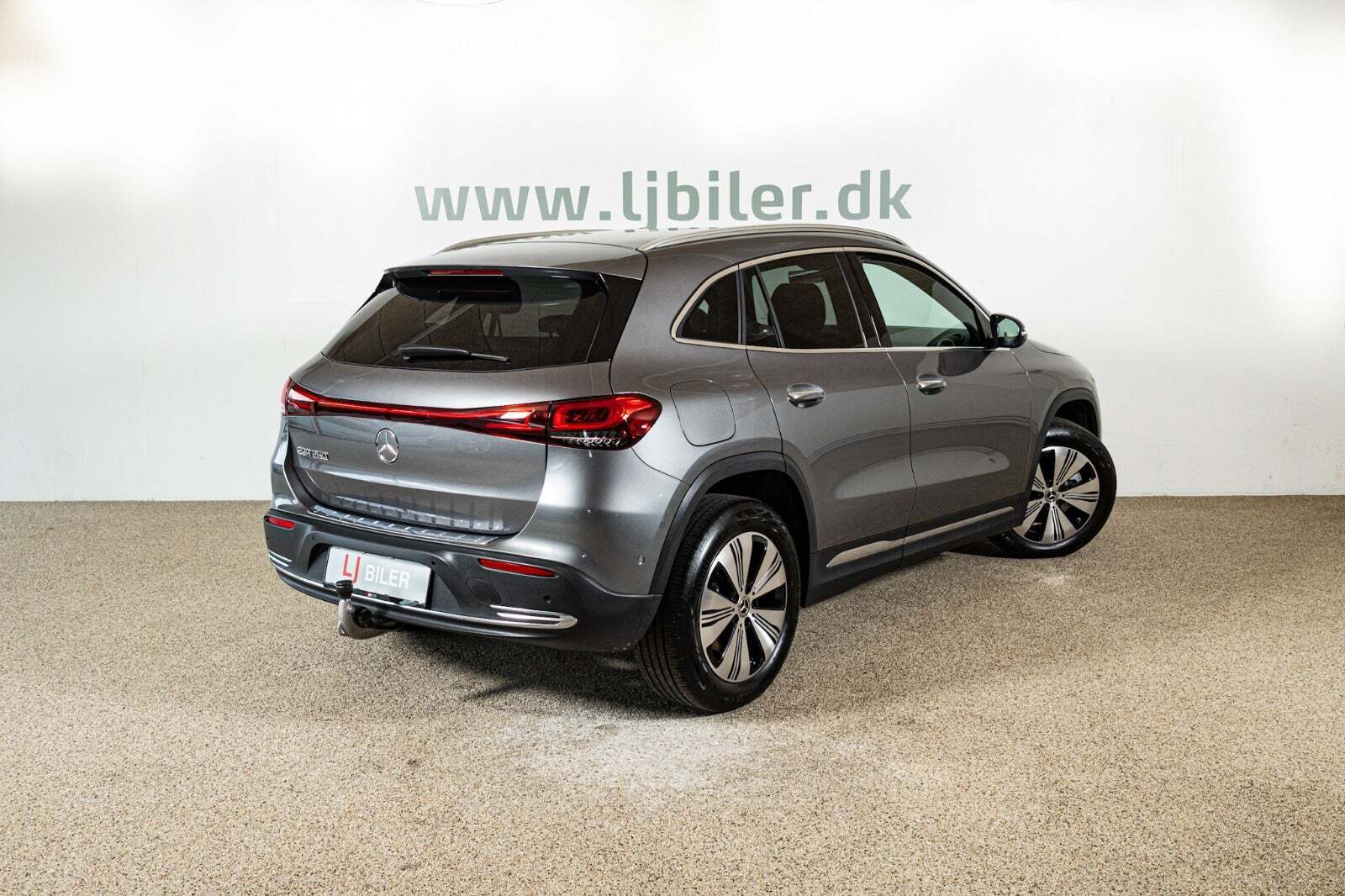 Grå Mercedes EQA250 fra 2023