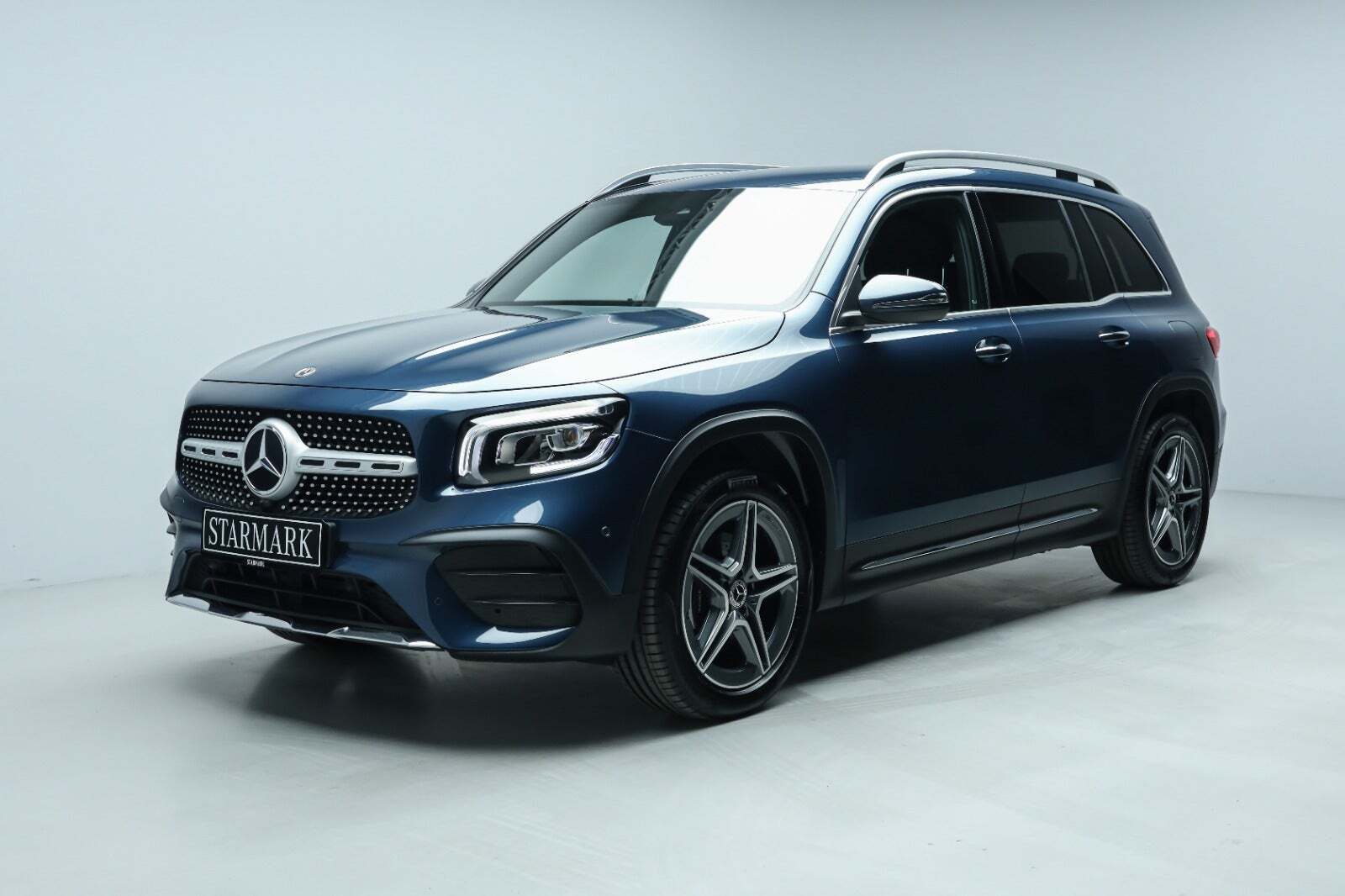 Blå Mercedes GLB200 fra 2022