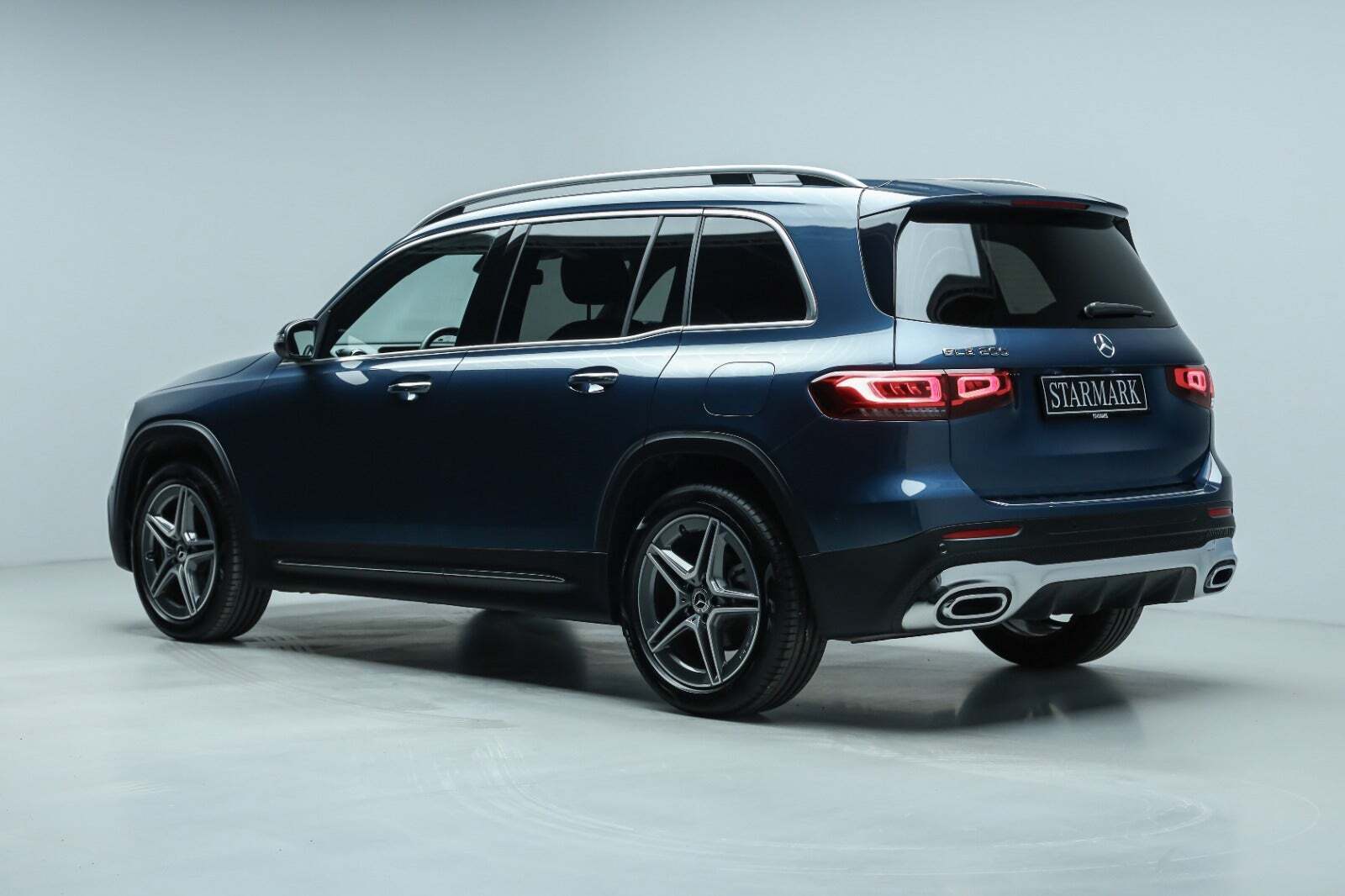 Blå Mercedes GLB200 fra 2022