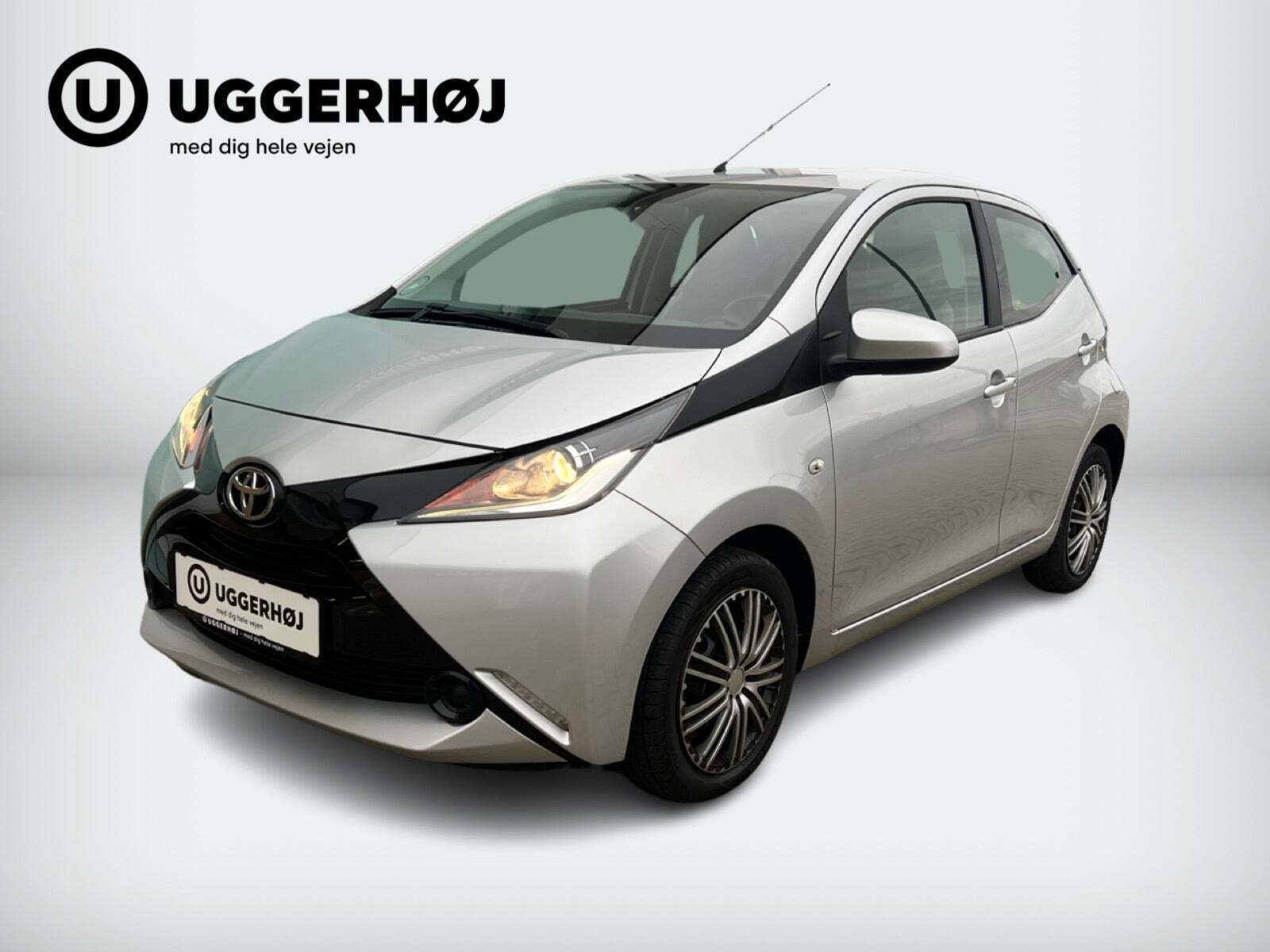 Grå Toyota Aygo fra 2015