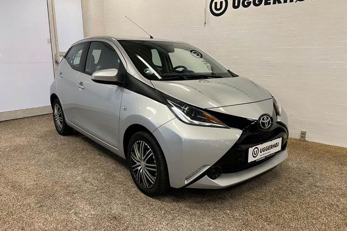 Grå Toyota Aygo fra 2015