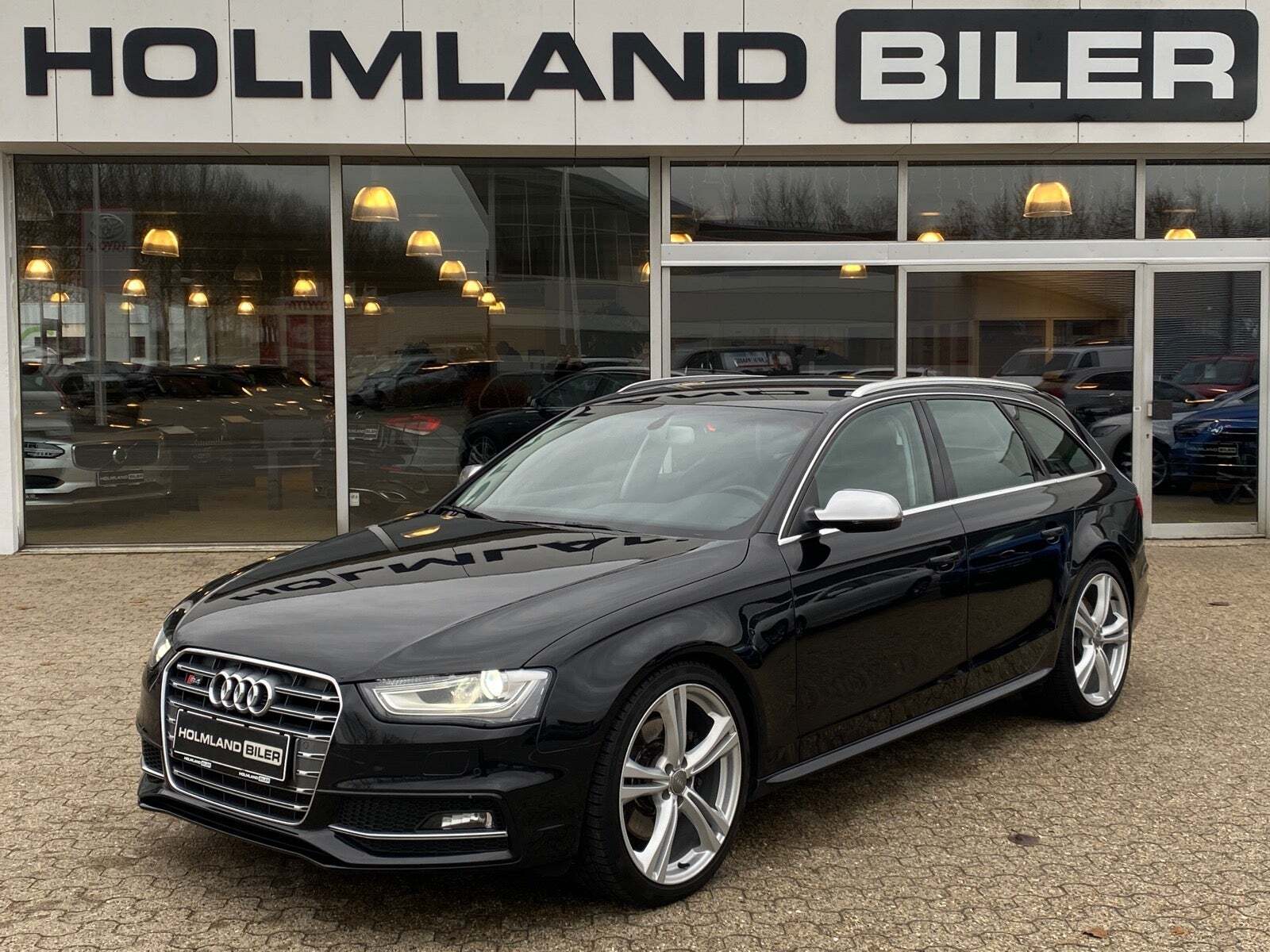 Grå Audi S4 fra 2013