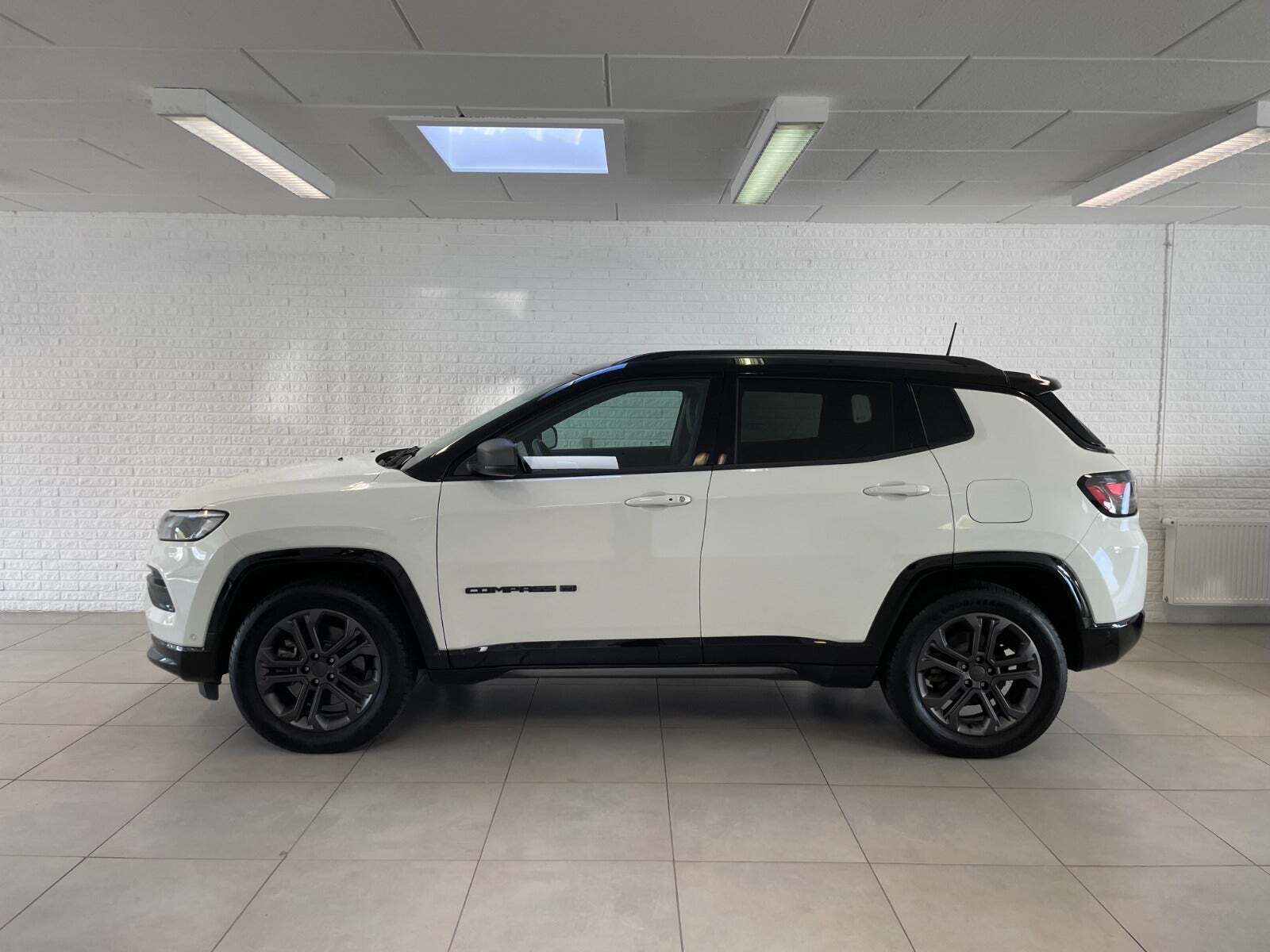 Hvid Jeep Compass fra 2021