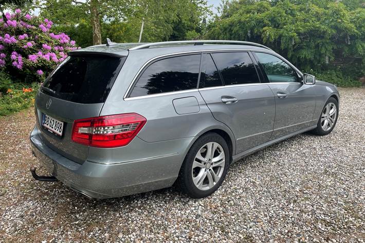 Grå Mercedes E350 d fra 2012