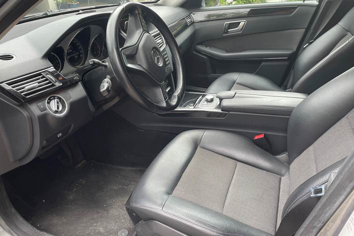 Grå Mercedes E350 d fra 2012