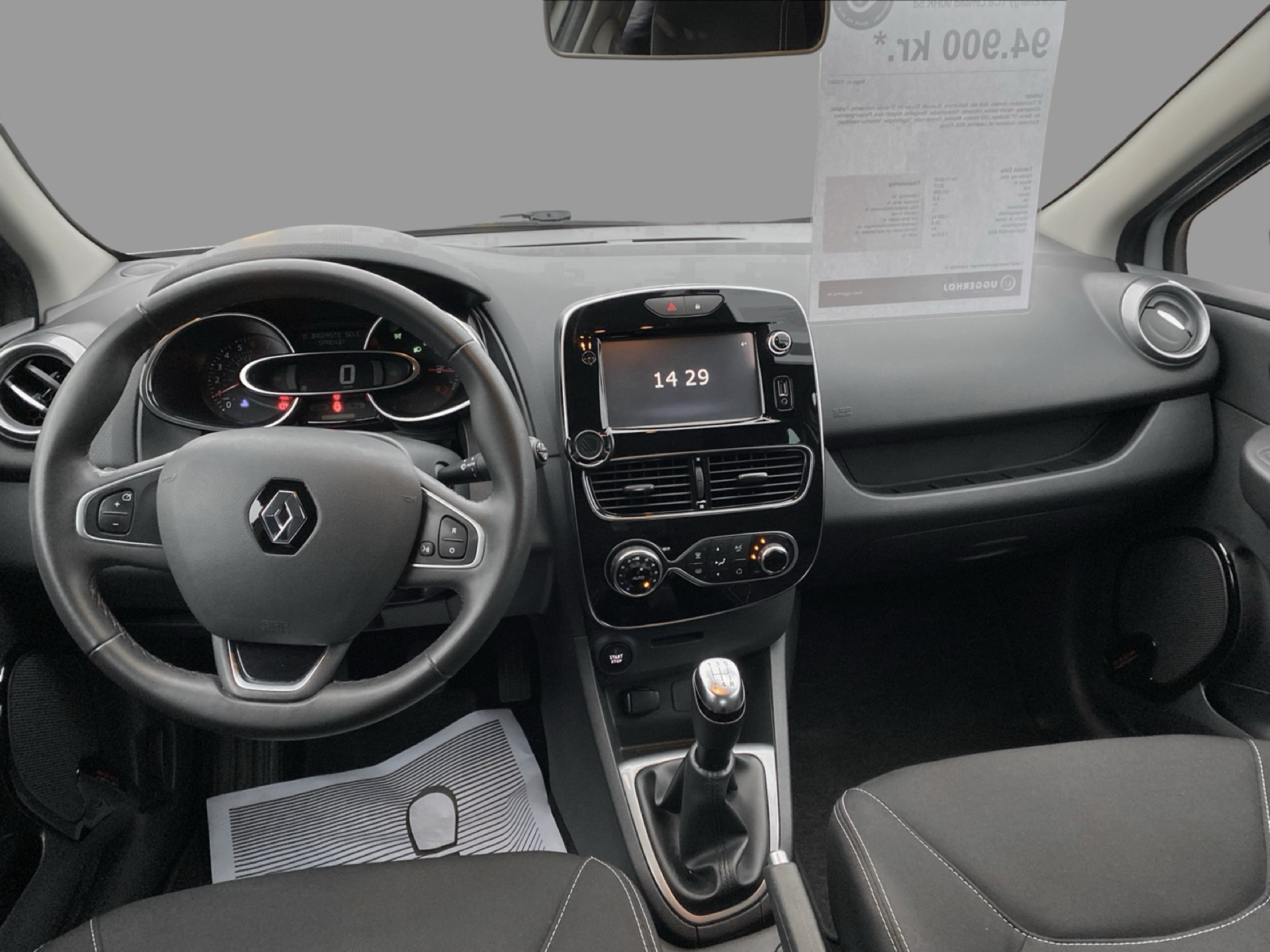 Sølv Renault Clio fra 2017
