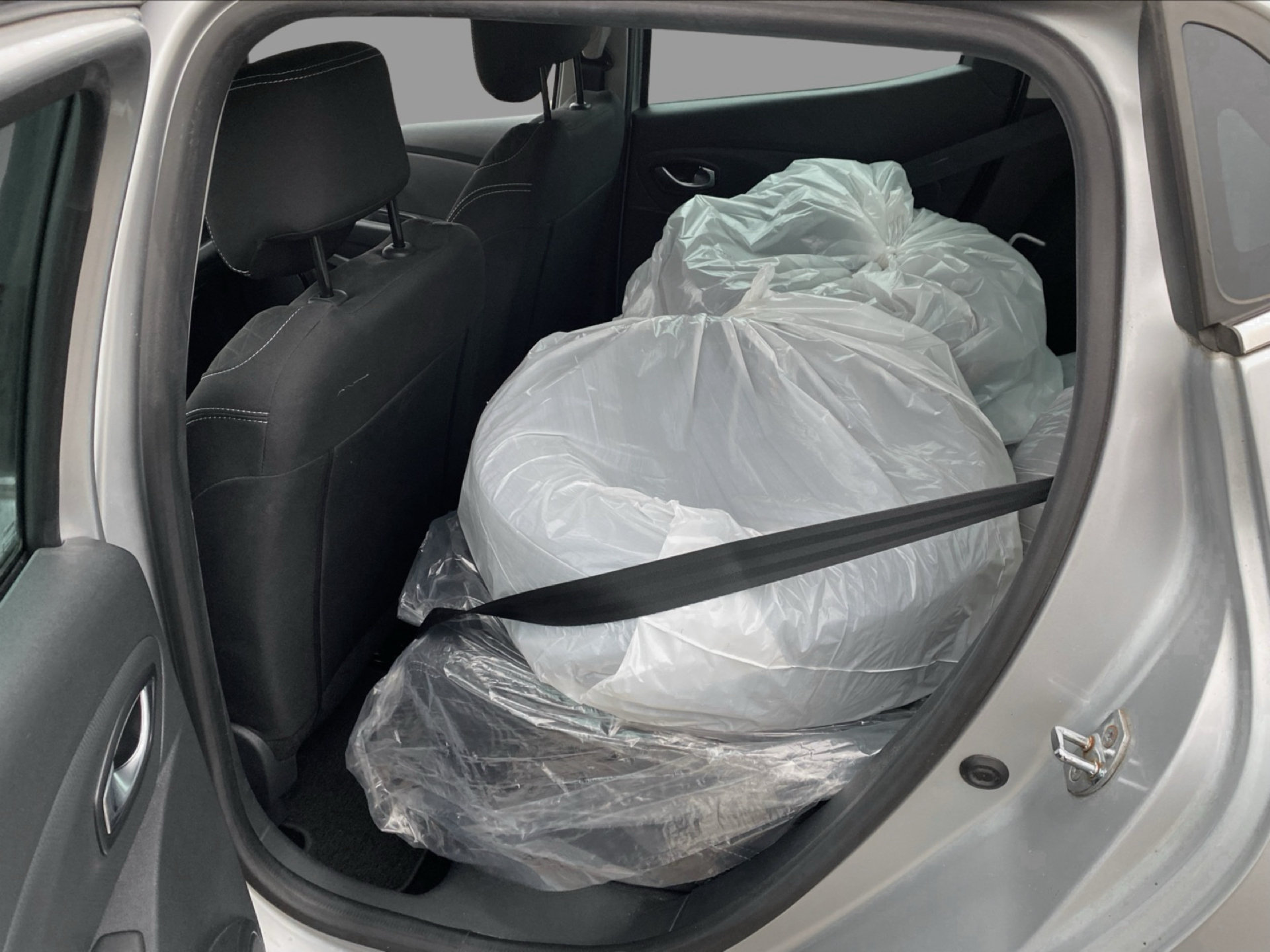 Sølv Renault Clio fra 2017