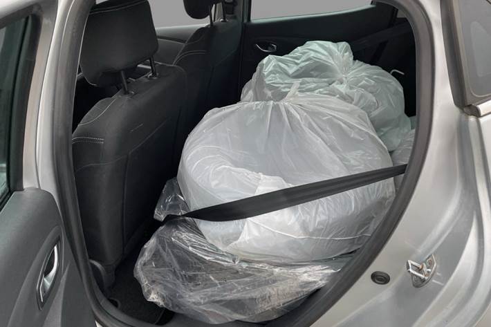 Sølv Renault Clio fra 2017