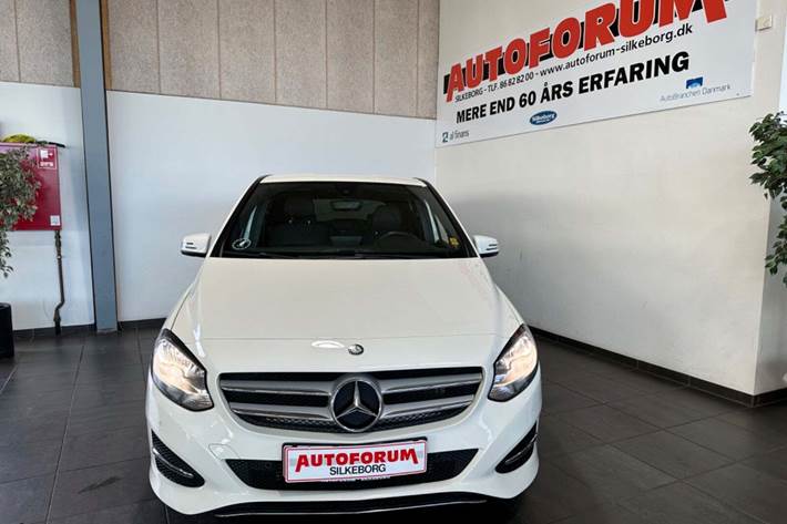 Hvid Mercedes B200 fra 2016
