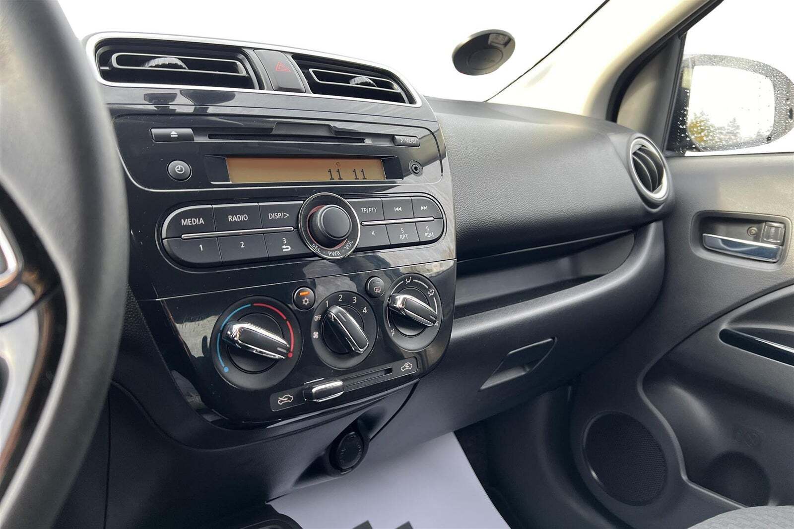 Grå Mitsubishi Space Star fra 2020