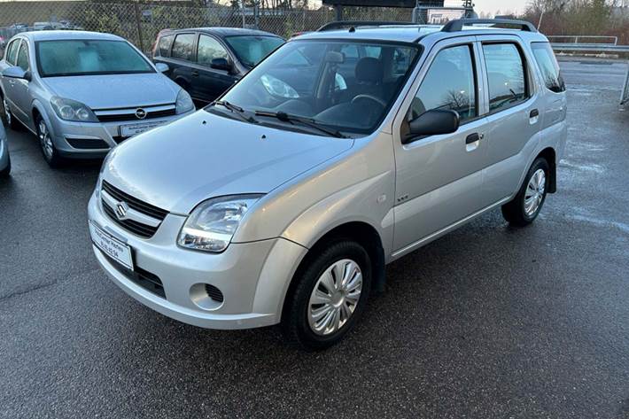 Grå Suzuki Ignis fra 2005