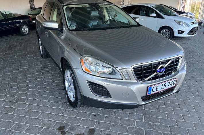 Grå Volvo XC60 fra 2011