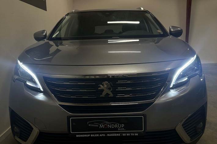 Grå Peugeot 5008 fra 2018