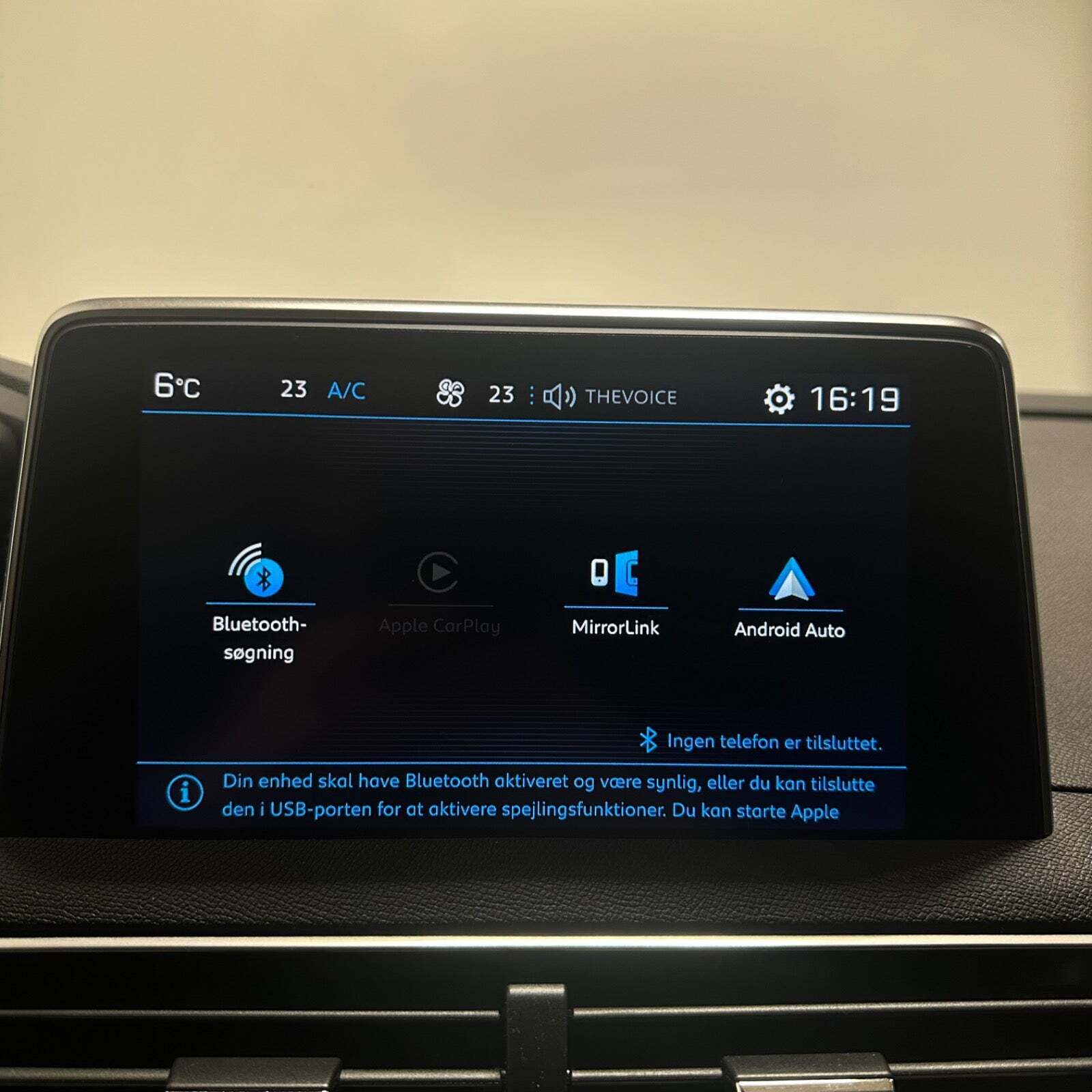 Grå Peugeot 5008 fra 2018