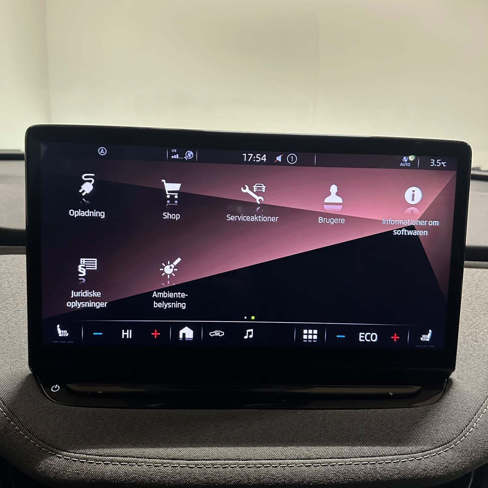 Grå Skoda Enyaq fra 2022