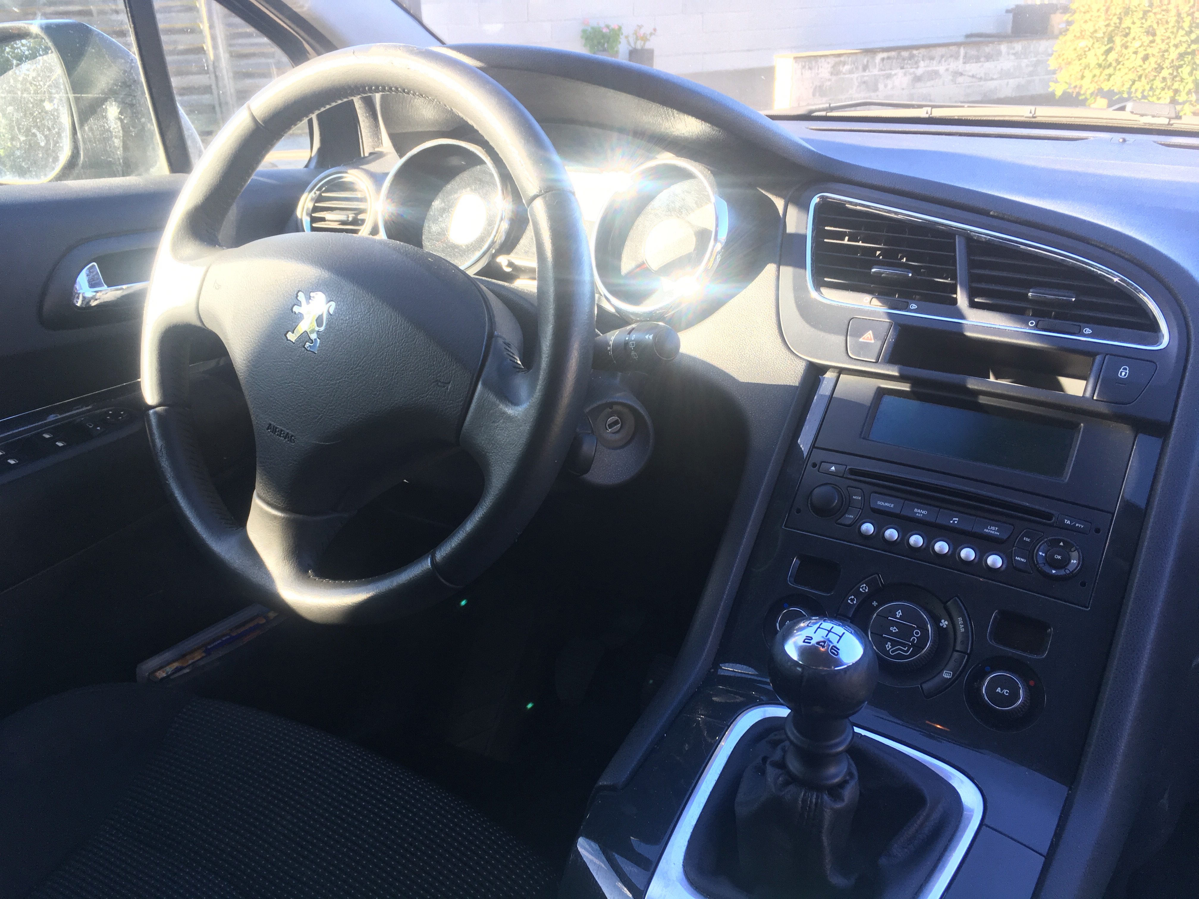 Grå Peugeot 5008 fra 2010