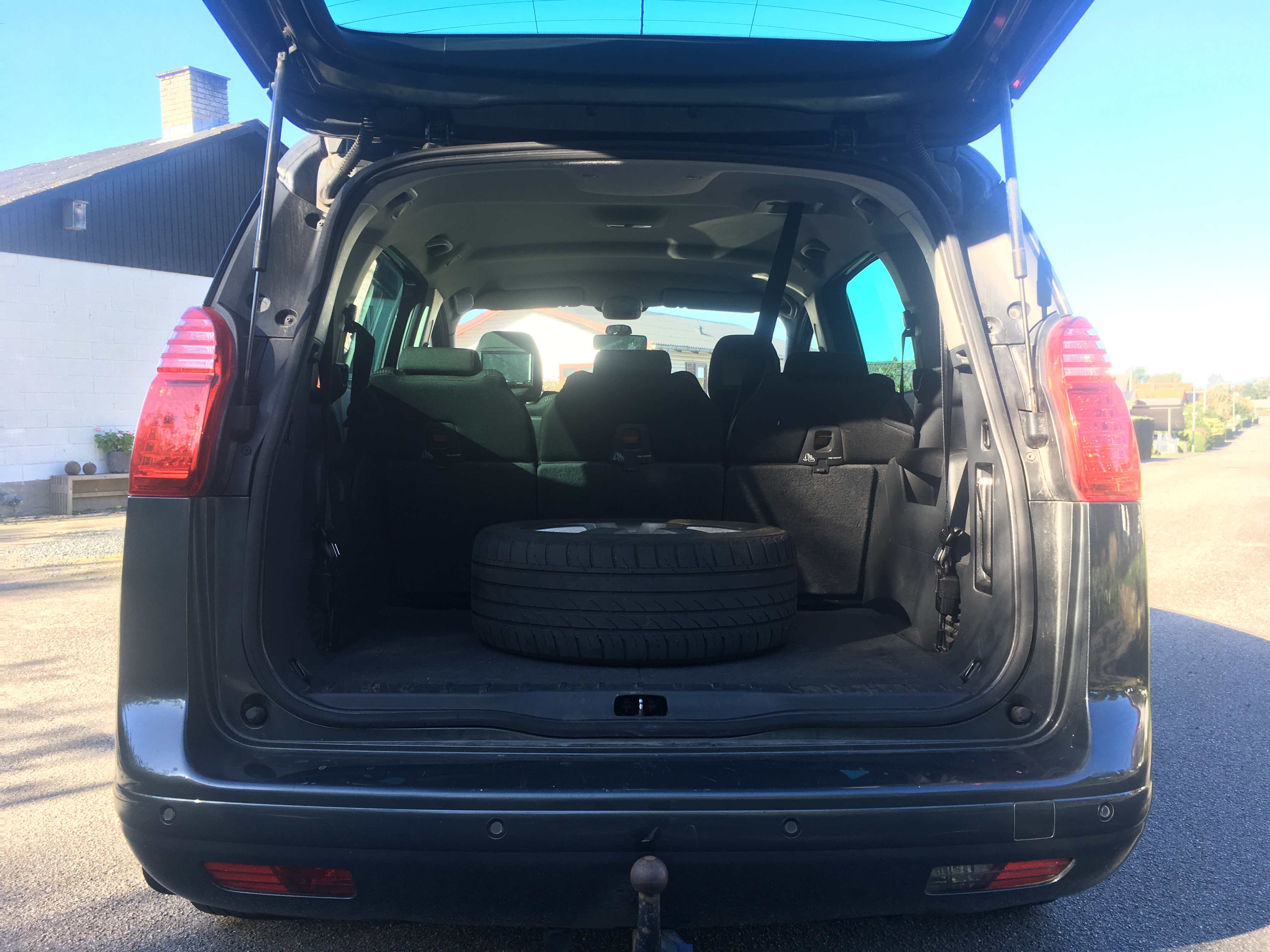 Grå Peugeot 5008 fra 2010