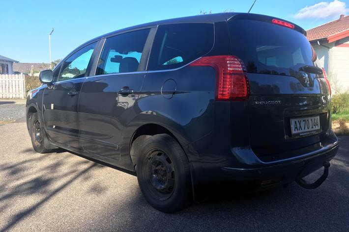 Grå Peugeot 5008 fra 2010